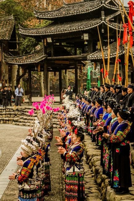 Li festival attire and cultural dress